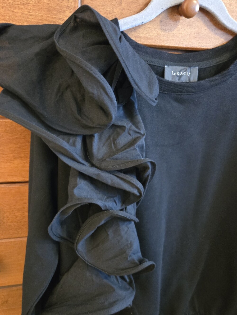 NEW Gracia Black Ruffle-Shoulder Crewneck Sz Large - Picture 5 of 7